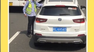 Emergency lane, occupation is strictly prohibited.