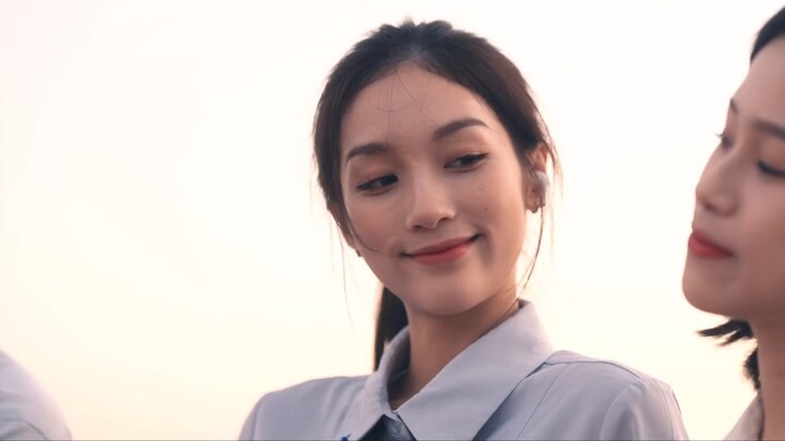 "We" A group of non-professional students shot a graduation promotional film