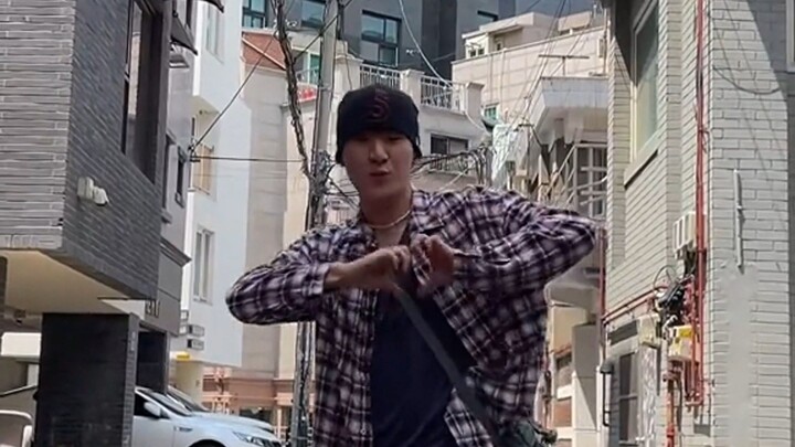 【B.O.M.B】Koreografi asli TikTok vs koreografi resmi | TREASURE