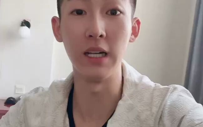 ملك البرد يتمنى لـ c صوص عيد ميلاد سعيد