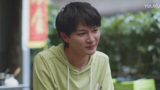 เหล่าป้าๆ ในลานกว้างใช้เพลง "Only You in This Life" ของโจวเซินเป็นเพลงประกอบกิจกรรมวอร์มอัพ พวกเธอไม