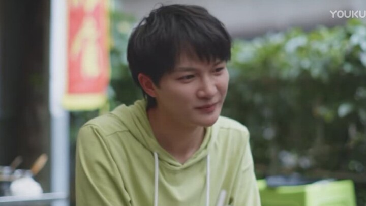 เหล่าป้าๆ ในลานกว้างใช้เพลง "Only You in This Life" ของโจวเซินเป็นเพลงประกอบกิจกรรมวอร์มอัพ พวกเธอไม