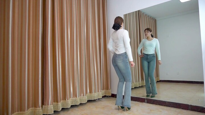 Vũ điệu quảng trường đình đám “Khi hoa nở, em hãy đến gặp anh”
