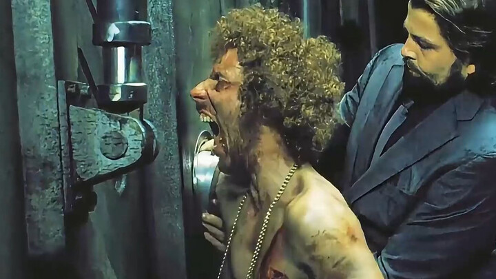 He just started screaming on the train—and ended up losing an arm.