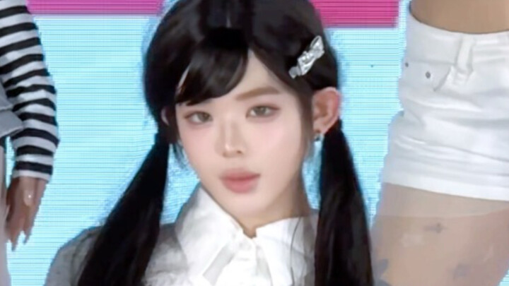 Finally! Black Hole! Episode 04: Boys’ Roadshow Live — “Black Hole” with Jang Won-young in the cente