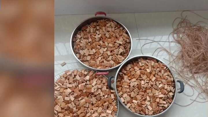 Chiếc chiếu dùng 20 năm bị hỏng, người phụ nữ tháo ra rồi tự tay tân trang lại khiến cư dân mạng sửn