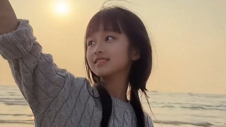 Such an elegant little student~ [Zi Yi Yu]