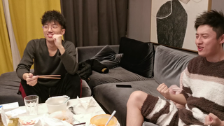 谁要下楼去门卫那儿拿饮料呢[调皮]