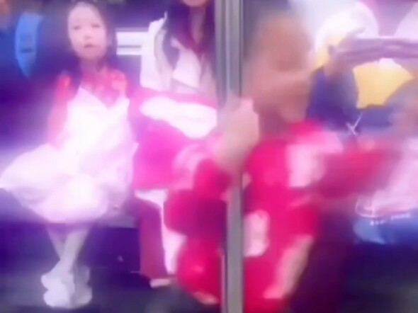 Xiang Zhuang menari pedang, maksudnya adalah untuk Pei Gong.