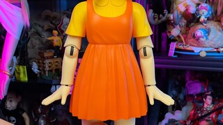 [Peach Unboxing] The little girl in the squid game actually has a figurine! I wonder what it would b