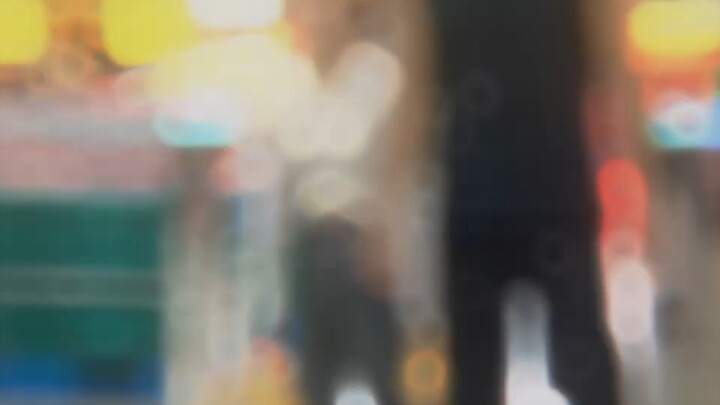 العم الجالس بجانبي ارتبك تمامًا.