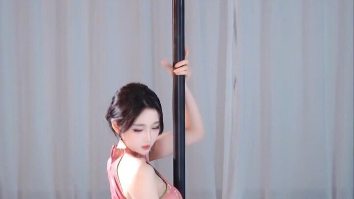 Cheongsam pole dancing straddle split, elegant