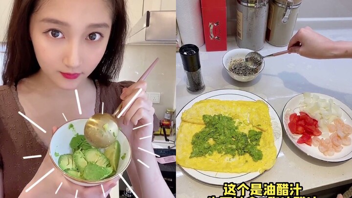 【关晓彤】“厨房小天才”自恋上线！自制早餐“牛油果能量蛋卷”开启元气满满的一天，