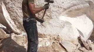 石头：我裂开了...