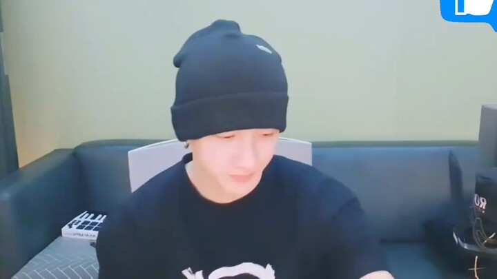 Stray Kids Fang Chanzhi phát sóng "IU - Hibernation"