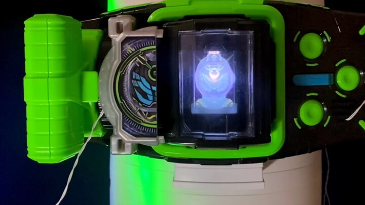 DX Kamen Rider Woz full set of dials and external speakers to play with