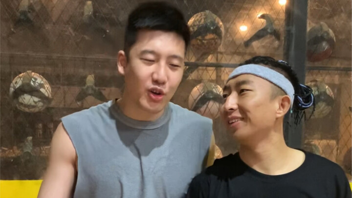 I get so excited whenever I play basketball with Old Wang—I’m bursting with energy; just go for it!