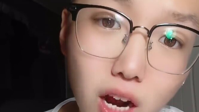 Atas permintaan penggemar, aku telah meningkatkan suara asliku. Bisakah kalian mendengar suaraku den