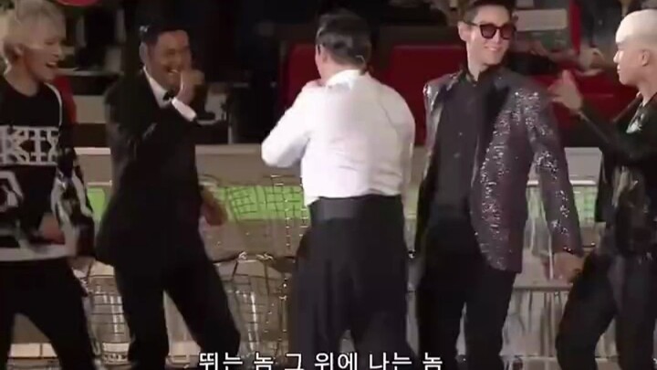 Chow Yun-fat and Psy from BigBang awkwardly dance together in a bizarre on-stage collaboration!