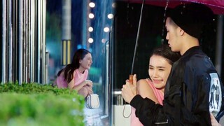 💗灰姑娘被困野外，下秒總裁打著傘出現，灰姑娘哭著抱住他！！#暖暖的幸福