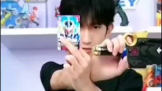 Trình diễn trực tiếp Kailiu Thunder Armor, bao gồm khả năng triệu hồi bằng giọng nói và kỹ năng quẹt