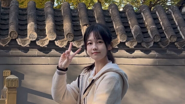 No main film, just behind-the-scenes footage