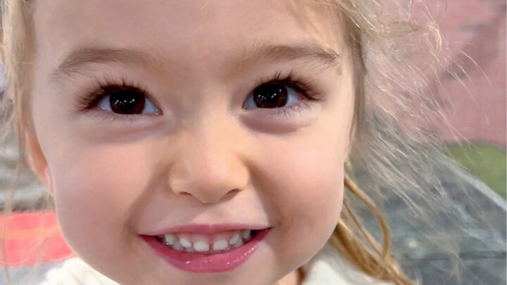 Những khoảnh khắc ngọt ngào hàng ngày với cô bạn thân 3 tuổi