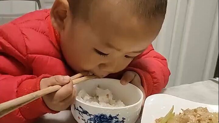 A 2-year-and-4-month-old foodie who’s a super good eater—no picky eating in sight! Even bitter melon