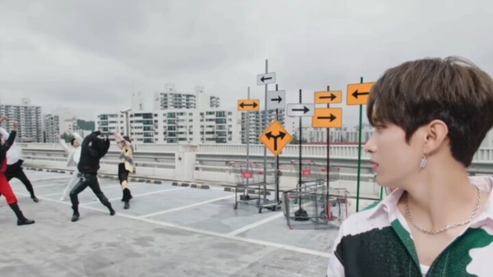 Lee Seok-min DK: Let me think… go over there to have some fun?