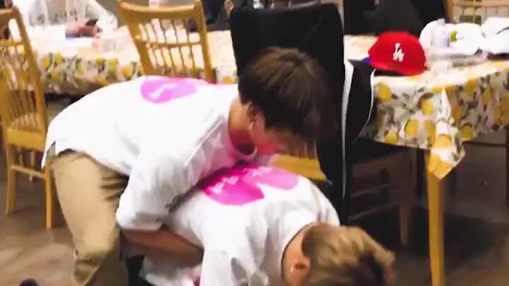 [BTS] Si kecil ketan manis Jimin yang boleh 'diangkat-angkat' seenaknya oleh para member BTS