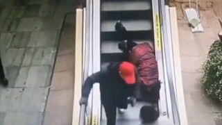 The old man fell and rolled on the escalator. Whose fault is it? 🤔