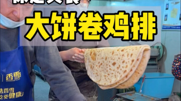 Bánh mì nóng hổi cuộn sườn gà trong chợ ở Hà Bắc – cắn một miếng là mê ngay!