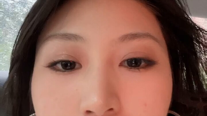 I met a fan on the road. Are you watching? I'm embarrassed.