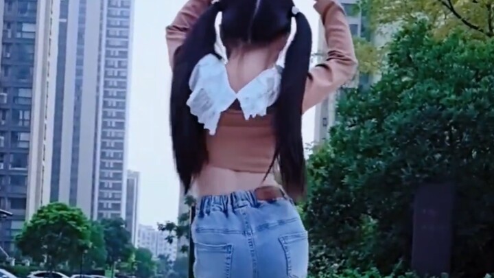 Little Girl’s Back-Shaking Dance Compilation 3