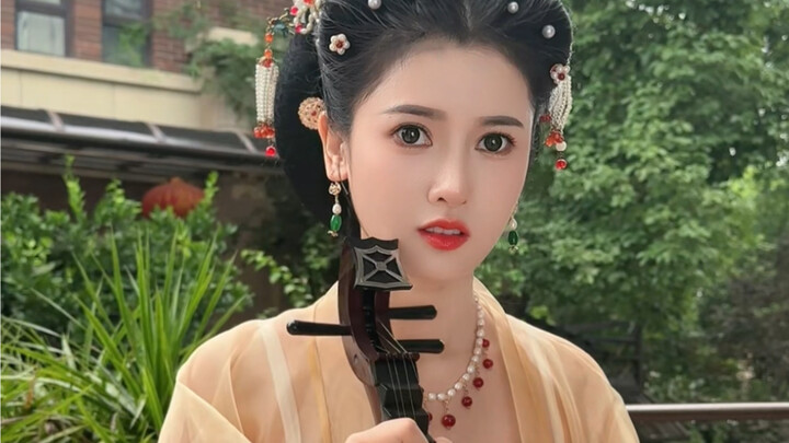 Tidak usah ambil sutra ini juga tidak apa-apa!! Wanita cantik, aku datang!!