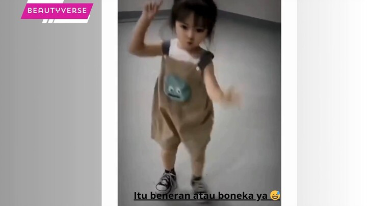 Itu beneran atau boneka ya Sc- tiktok-tokekndindinding