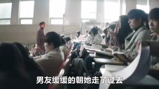 男人一个响指竟让教室内的所有人都被冻住，你见过这样的男人吗？