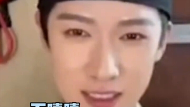 Li Yunrui can't hide his jealousy at all; his mood is written all over his face.