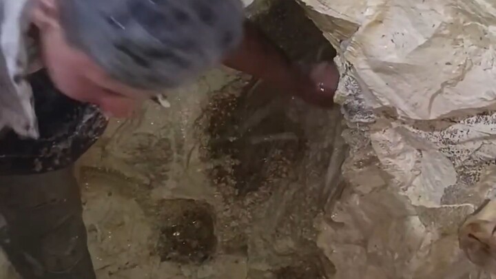 Pure Water Bursts Out 100 Meters Underground! 🤯💧 #shorts