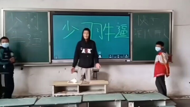 Aku ingat dulu aku nyumbang buku, bikin terharu banget!