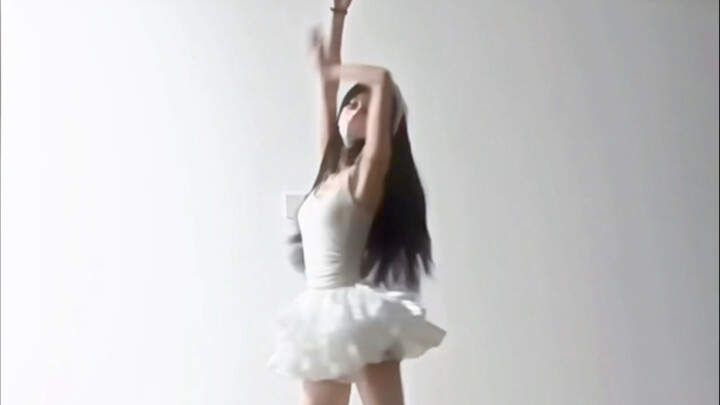 Ju Jingyi's three-minute self-written version of "Sunset Never Sleeps"