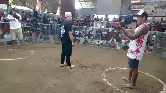 KHM Fowlplay Wala Side Win Sweater Gilmore sa Halang San Vicente Cockpit arena