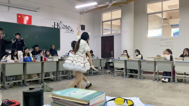 抚摸抚摸宅舞