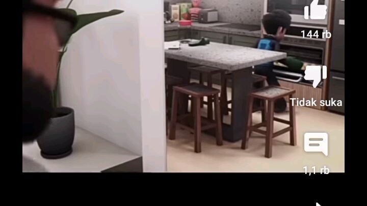 ali mode kepanasan 🤣 maaf gk ada suara/ejenali hari raya kalo gk salah