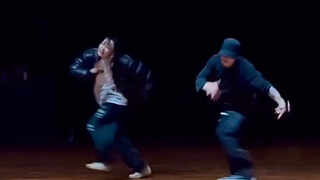 Jungkook menari ahhhh (dengan badalee)