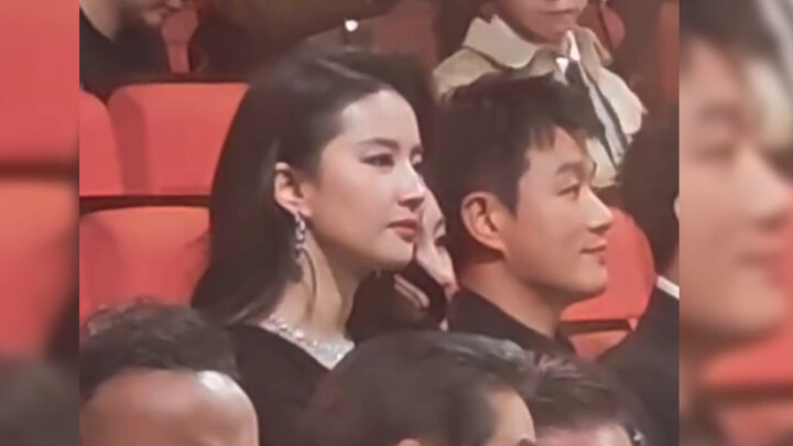 Yu Shuxin, tolong deh, tahun depan ikut acara rekreasi tim penggemar di Hari April Mop, ya? Kamerany