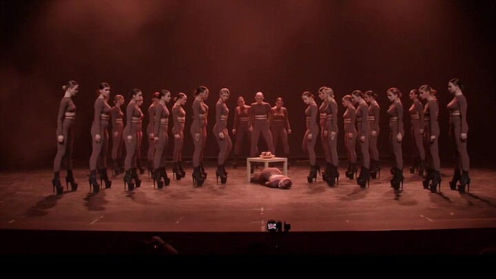 这样的暗黑高跟鞋齐舞你们喜欢吗？