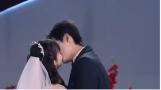 Kukira menikah dengan CEO hanyalah kontrak 5 juta, tapi ia justru sangat memujaku