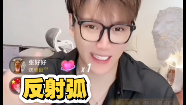 Cười vỡ bụng! Đàn ông bướng bỉnh, khó chịu vì bạn gái từng sống chung; sau trận chiến tranh lạnh lại