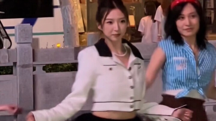 【Tell Me】Posisi Sunmi Roadshow Asli｜Siapa yang bisa menolak kue kecil bergaya retro?